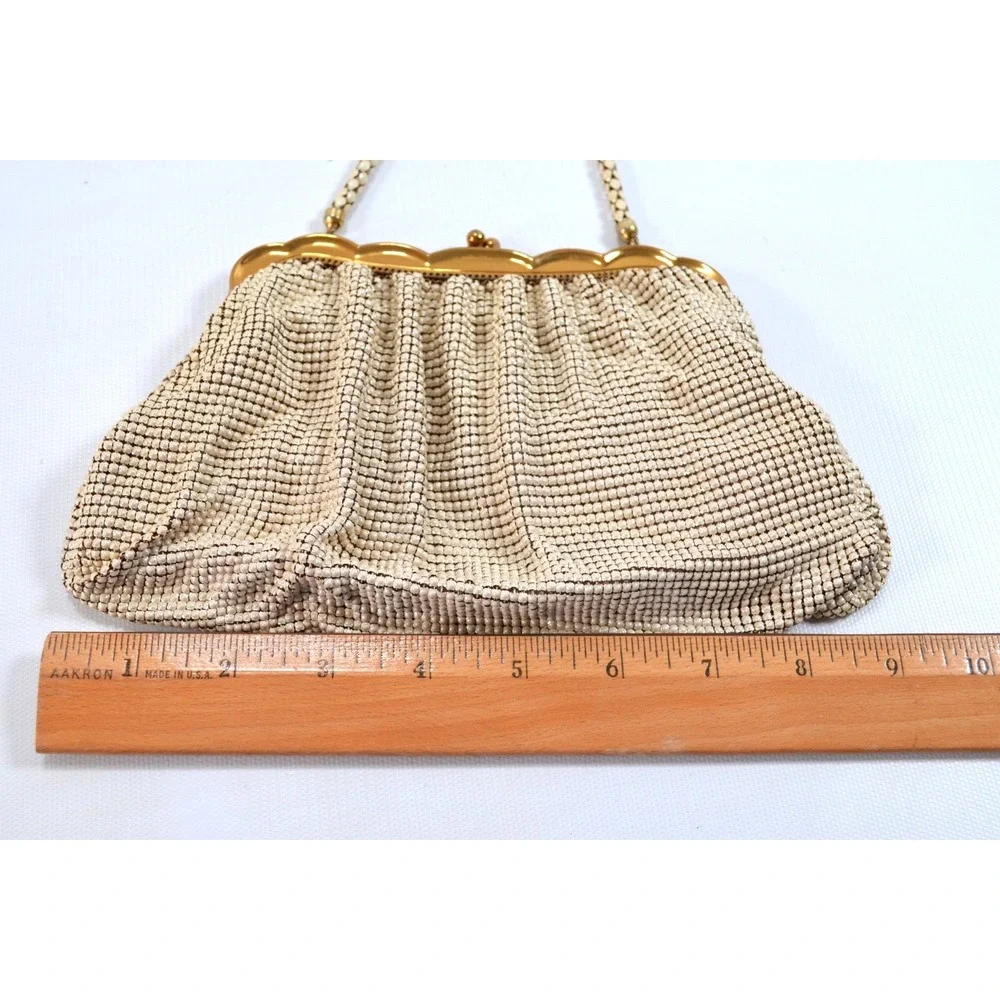 Vintage Whiting & Davis Cream Color Metal‎ Mesh Chainmail Coin Purse Kiss Lock